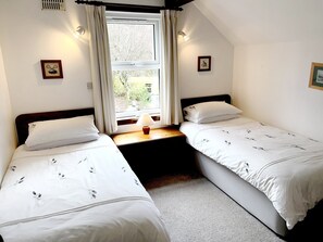 3 chambres, fer et planche à repasser, accès au Wi-Fi (inclus)