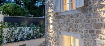 Villa Miri, superior heritage villa with swimming pool