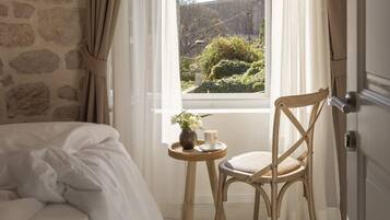 Rumah Deluks | Seprai katun Mesir, seprai premium, brankas, dan didekorasi berbeda-beda