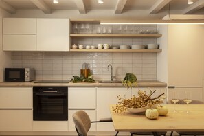 Hus Deluxe | Eget kök | Stort kylskåp, mikrovågsugn, ugn och diskmaskin