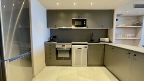 Fridge, microwave, oven, dishwasher - GOLF MAR II G 1-3 (Pals)
