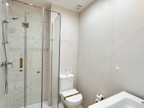 Shower, towels - Carabeo 26 Boutique Studio by Casasol (Nerja)