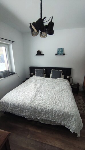 3 bedrooms, desk, iron/ironing board, free WiFi - Quiet vacation home in the middle of the forest (Stajenczynki)