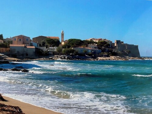 Appartement Terrasse au Coeur du Village D'algajola