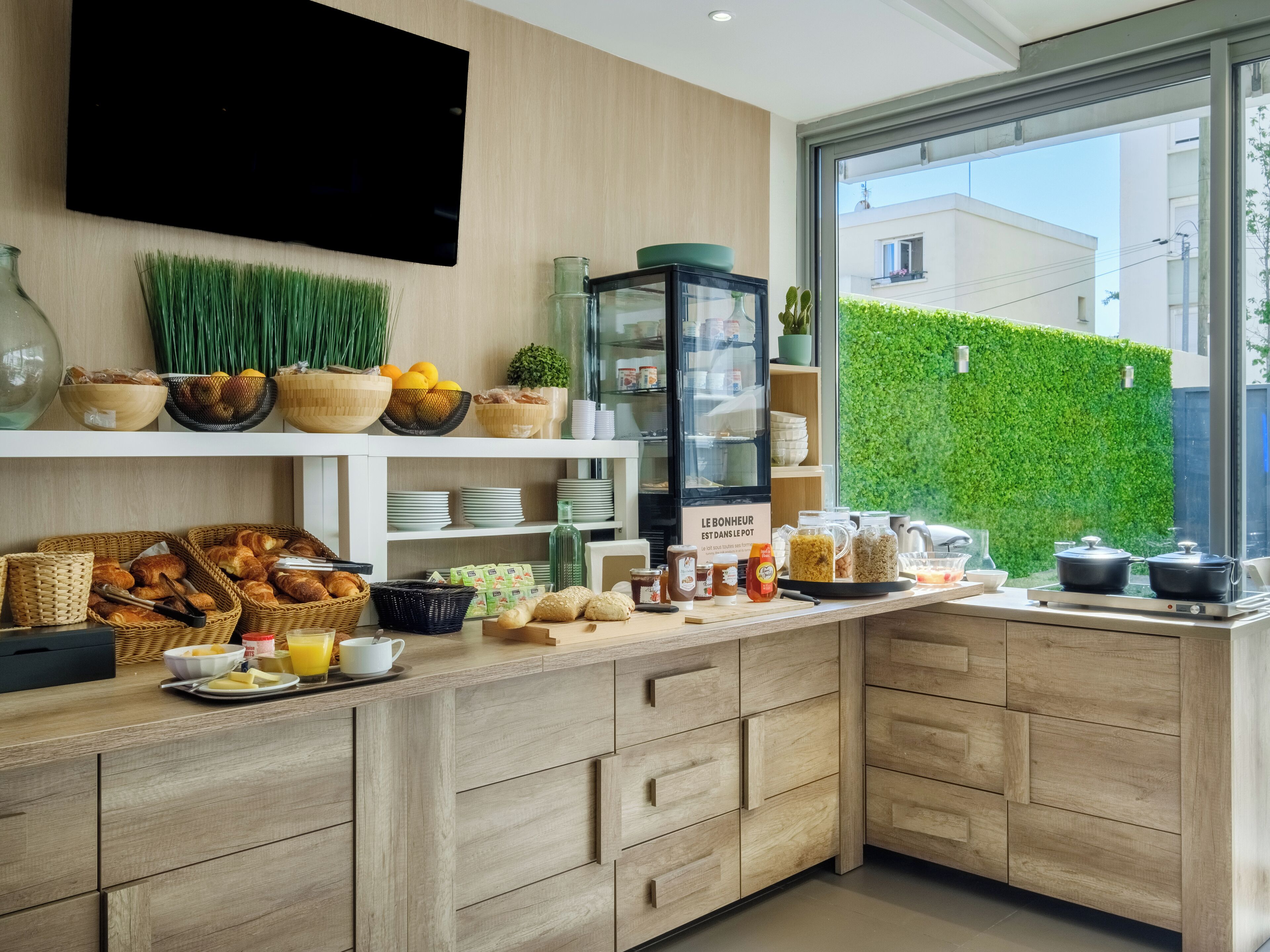 Daily buffet breakfast for a fee