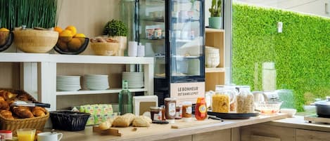 Frukostbuffé varje dag mot avgift