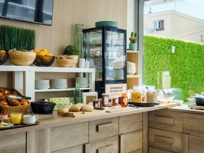 Petit déjeuner buffet servi tous les jours en supplément