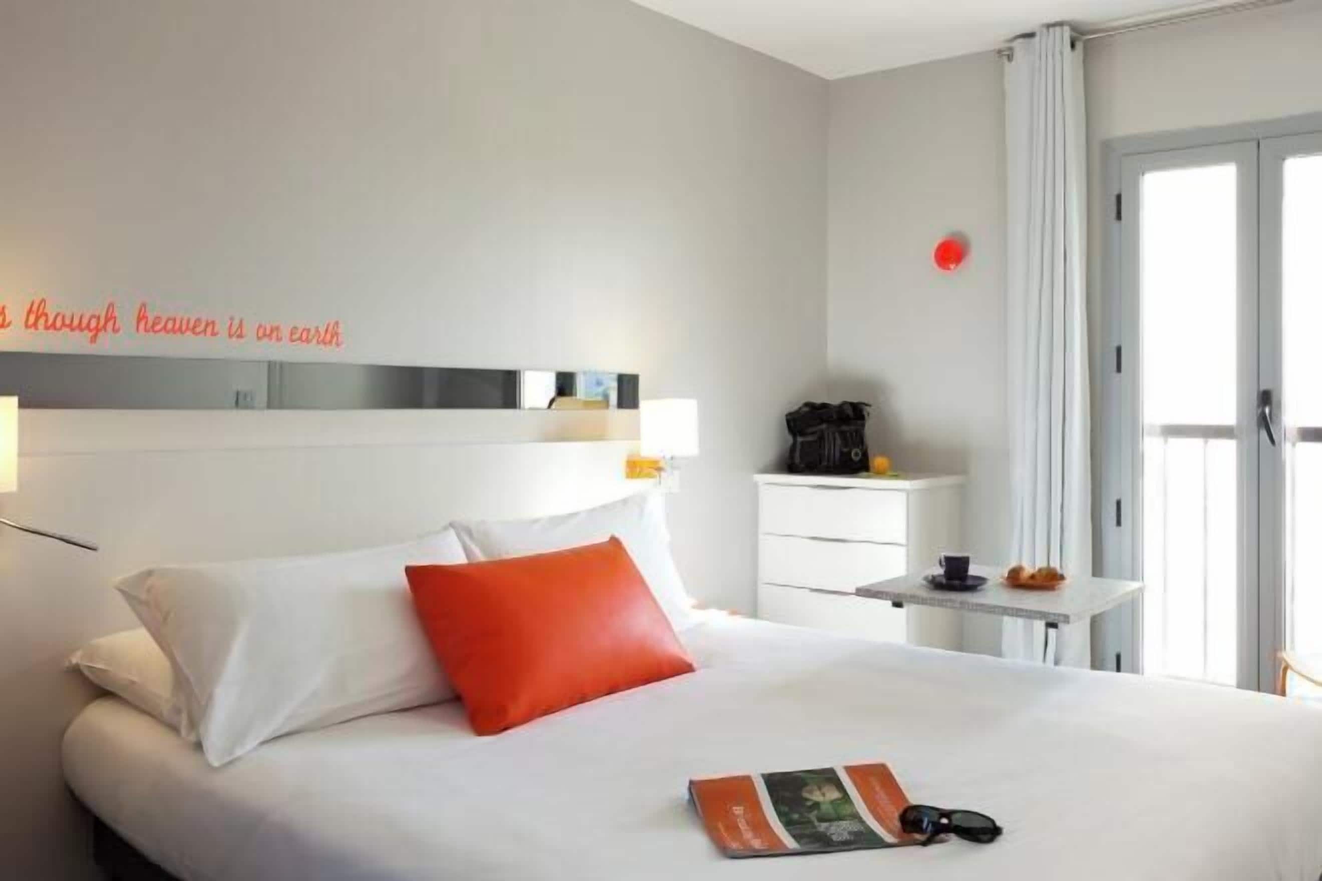 Bureau, chambres insonorisées, fer et planche à repasser, Wi-Fi gratuit