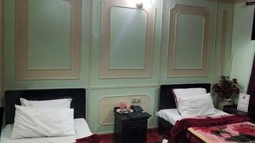 Deluxe Double Room | Soundproofing, iron/ironing board, free WiFi
