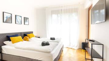 1 Schlafzimmer, Schreibtisch, Reisekinderbett, WLAN