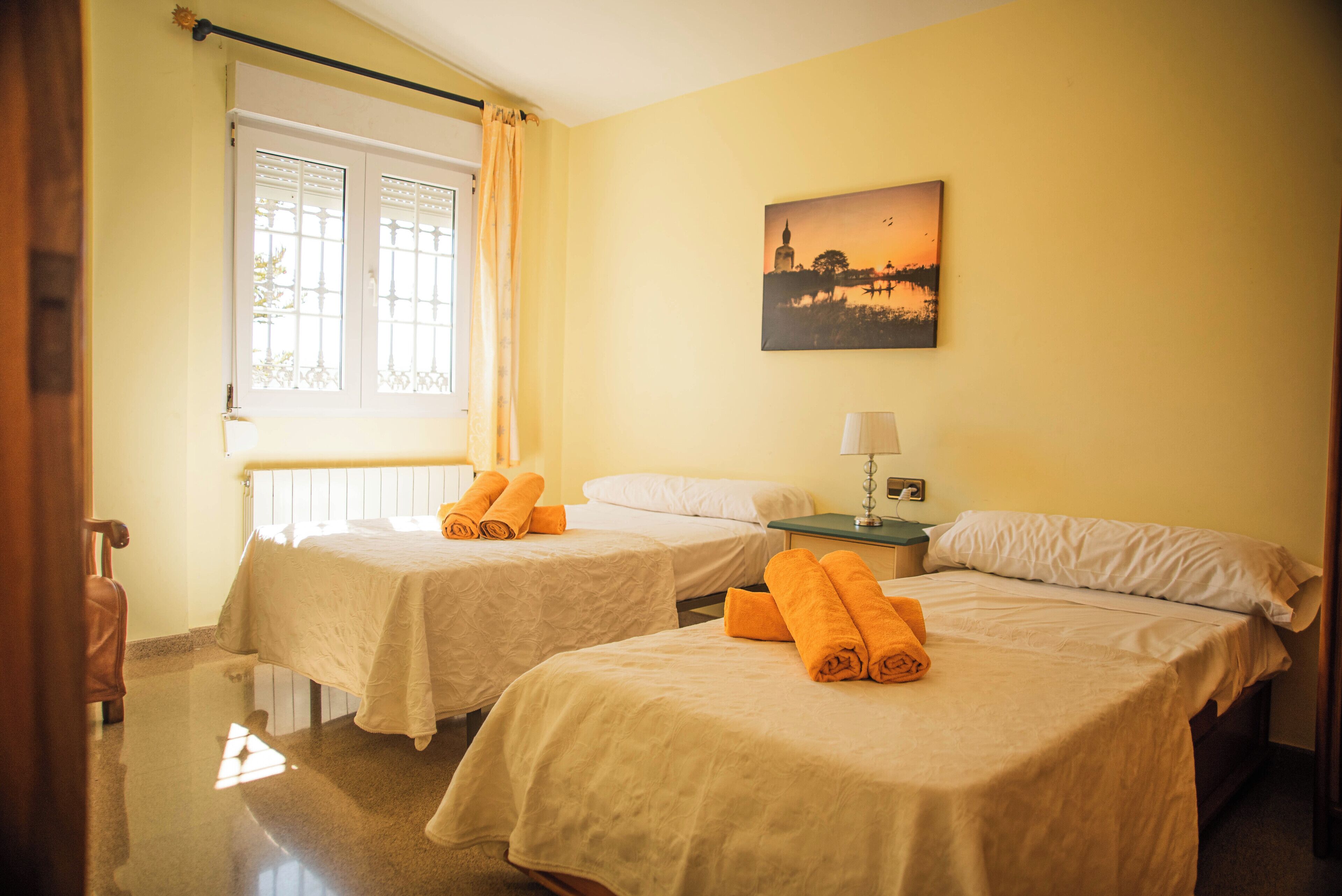 6 chambres, fer et planche à repasser, Wi-Fi, draps fournis