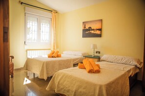 6 chambres, fer et planche à repasser, Wi-Fi, draps fournis