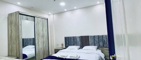 Deluxe Suite | 1 bedroom, minibar, soundproofing, iron/ironing board