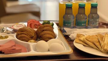 Tägliches inbegriffenes großes Frühstück