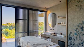 Una bañera de hidromasaje, tratamientos corporales, baños de arcilla