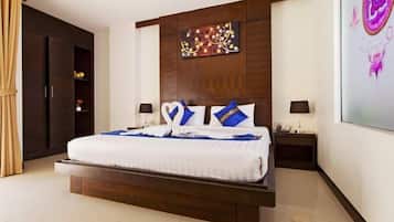 Habitación Deluxe, 1 habitación, para no fumadores, vista a la ciudad | Ropa de cama hipoalergénica, edredón, camas con pillow-top y minibar