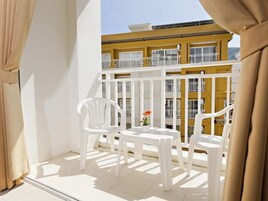 Deluxe Room, 1 Bedroom, Non Smoking, City View | Balcony