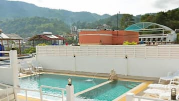 2 piscinas al aire libre