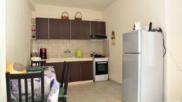 Rumah | Dapur pribadi | Lemari es, oven, kompor, dan peralatan masak/sendok-piring