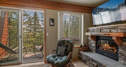 Cozy lodge townhome close to Schweitzer Village and Lifts