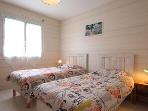 5 bedrooms, free WiFi, bed sheets