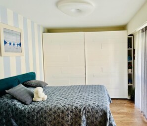 3 bedrooms, in-room safe, desk, iron/ironing board