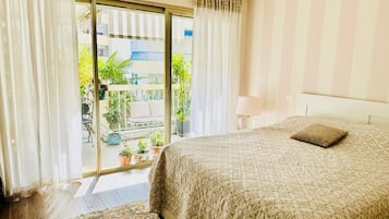 3 bedrooms, in-room safe, desk, iron/ironing board