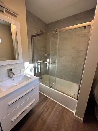 Free toiletries, hair dryer. Crater Lake Gateway - Highway 140