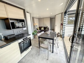 雪櫃、微波爐、焗爐、爐具