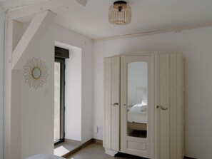 4 bedrooms, free WiFi, bed sheets