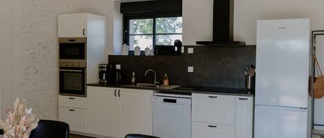 Refrigerador, microondas, lavavajillas