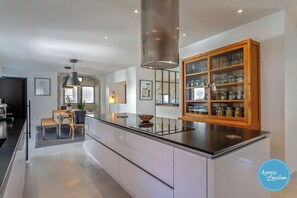 Réfrigérateur, micro-ondes, four, lave-vaisselle