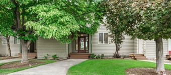 Warm & Inviting Eagle Crest 2 BR On Golf Course