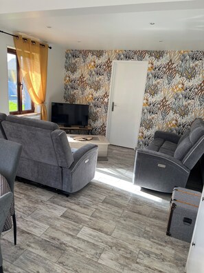 TV, books - Maison de Vacances Normande Plein Pied (Petit-Caux)