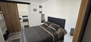 3 bedrooms, desk, iron/ironing board, travel crib