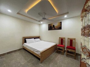 Deluxe Double Room | Iron/ironing board, free WiFi