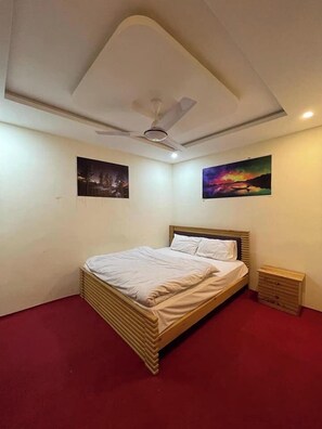 Deluxe Double Room | Iron/ironing board, free WiFi - Hotel Galaxy Inn Skardu (Skardu)