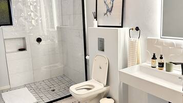 Handtücher, Seife, Toilettenpapier