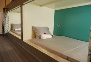 Gemeinsamer Economy-Schlafsaal, Nur Frauen, Nichtraucher, Stadtblick | Kostenloses WLAN