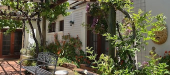 Private Country Retreat Taradale Valley Tumbarumba in Snowy Mtns foothills.