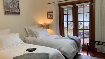 3 bedrooms, desk, iron/ironing board, free WiFi