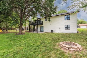 Exterior - Beautiful 6 bed, 3 bath home in quiet neighborhood (Wichita)