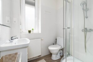 Dusche, Haartrockner, Shampoo