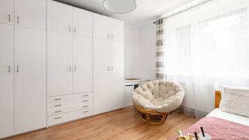 3 bedrooms, iron/ironing board, WiFi, bed sheets