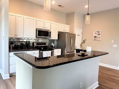 Adorable apartment uptown