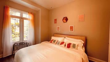 1 habitación, escritorio, tabla de planchar con plancha y wifi