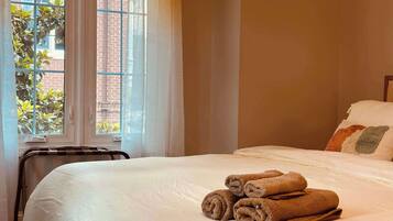 1 chambre, bureau, fer et planche à repasser, Wi-Fi