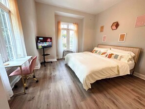 1 chambre, bureau, fer et planche à repasser, Wi-Fi