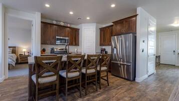 Coffee/tea maker, fridge, microwave, oven