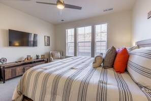 5 bedrooms, WiFi, bed sheets - Escondido Gem | Spacious Resort Home (Washington)